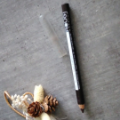 Swatch de zaz19 : 12h Brown Eye Pencil, Rougj
