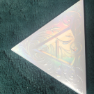 Swatch de Catarina : Alchemist Holographic Transformer - Enlumineur teint et yeux, KAT VON D BEAUTY