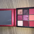 Swatch de candice.hbld : Obsessions Eyeshadow Palette Palette de fards à paupières, Huda Beauty