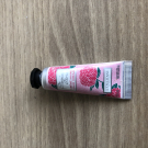 Swatch de candice.hbld : Crème Mains Pivoine Flora Edition Limitée, L'Occitane