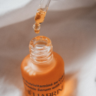 Swatch de Madebybeauties : Sérum nutrivitaminé au Calendula, Heliabrine