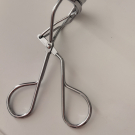 Swatch de Lilymi : Recourbe cils, Youarecosmetics