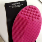 Swatch de Lilymi : Nettoyant pinceau en silicone, Nocibé