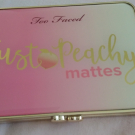 Swatch de Little_me : Just Peachy Matte - Palette de fards à paupières, Too Faced