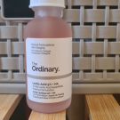 Swatch de Vitalina : Lactic acid 5%  HA 2%, The ordinary