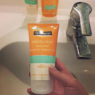 Swatch de carinou0705 : Visibly clear spot proof nettoyant et masque 2 -en- 1, Neutrogena
