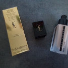 Swatch de Poucinet23 : Encre de peau All hours foundation, Yves Saint Laurent