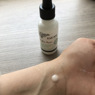 Swatch de Minouch : Sérum Botanique Booster Éclat Anti-Taches - Perfect Pisum, Saeve