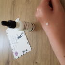 Swatch de Anna Lang : Sérum Botanique Booster Éclat Anti-Taches - Perfect Pisum, Saeve