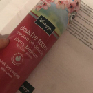 Swatch de Gazou88 : Mousse de douche fleurs de cerisier, Kneipp