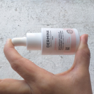 Swatch de yasomo.yc : Activateur d'Éclat Fortifiant Quotidien, Dermina