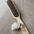 Swatch de Fehuline : Brosse rectangulaire frêne naturel, Tek