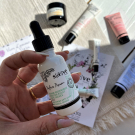 Swatch de melimelook : Sérum Botanique Booster Éclat Anti-Taches - Perfect Pisum, Saeve