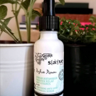 Swatch de Pinezoe : Sérum Botanique Booster Éclat Anti-Taches - Perfect Pisum, Saeve