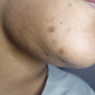 Swatch de Pinezoe : Sérum Botanique Booster Éclat Anti-Taches - Perfect Pisum, Saeve