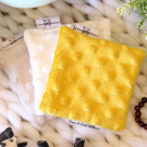 Swatch de Coups de Coeur de Mumu : 50 Boîtes de 3 lingettes bébés lavables Oekotex et Bio, Le Petit Carré Français