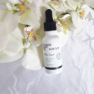 Swatch de Titijade : Sérum Botanique Booster Éclat Anti-Taches - Perfect Pisum, Saeve