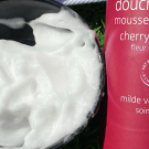 Swatch de Domicgy _beauty_test : Mousse de douche fleurs de cerisier, Kneipp
