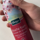 Swatch de theonlyjulien : Mousse de douche fleurs de cerisier, Kneipp