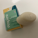 Swatch de debbychico : Nettoyant visage solide, RESPIRE