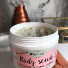 Swatch de liliie9 : Gommage au Sucre Nacomi, MY Maquillage