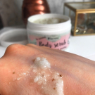 Swatch de liliie9 : Gommage au Sucre Nacomi, MY Maquillage