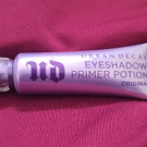 Swatch de camailya : Base de fard à paupières - Primer Potion, Urban Decay