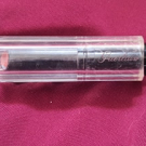 Swatch de camailya : La Petite Robe Noire Le Rouge Délicieusement Brillant, Guerlain