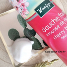 Swatch de Cecilie : Mousse de douche fleurs de cerisier, Kneipp
