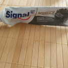 Swatch de Nadou35 : Intégral 8 charbon blancheur et détox, Signal