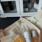 Swatch de Mrskittylaw : Sérum visage repulpant, La Rosée