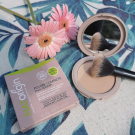 Swatch de des p'tits bonheurs de filles : Poudre compacte naturelle, Natorigin