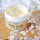 Swatch de Madebybeauties : Gommage au Sucre Nacomi, MY Maquillage