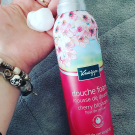 Swatch de Pandora2020 : Mousse de douche fleurs de cerisier, Kneipp