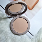 Swatch de Karysma06 : Poudre compacte naturelle, Natorigin