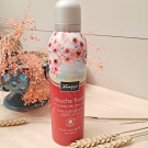 Swatch de Beaute_carmin : Mousse de douche fleurs de cerisier, Kneipp