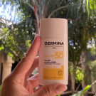 Swatch de LexsieBeauty : Fluide Ultra-Léger SPF50, Dermina