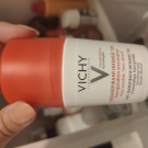 Swatch de taralya63 : Détranspirant Intensif 72h Transpiration Intensif Excessive Roll-On, Vichy