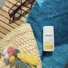 Swatch de  : Fluide Ultra-Léger SPF50, Dermina