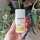 Swatch de Chmicha : Fluide Ultra-Léger SPF50, Dermina