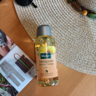 Swatch de _est.ella : Huile de massage arnica, Kneipp