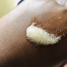 Swatch de Maita : Gommage Corps Éclat, Nuhanciam