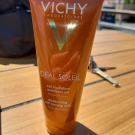 Swatch de faustinejosien09 : Lait hydratant autobrozant visage et corps., Vichy