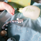 Swatch de Wiolett. Tester : BABY-WASCHGEL 2 IN 1 MAMAE E BEBE, Natura Brasil