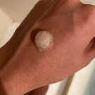 Swatch de Bee_or : Gommage Corps Éclat, Nuhanciam