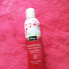 Swatch de caroloren : Mousse de douche fleurs de cerisier, Kneipp