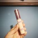 Swatch de Leslieh : Shape Tape Contour Concealer, Tarte