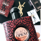 Swatch de Mademoiselle May Beauty : Black Opium Eau de parfum, Yves Saint Laurent