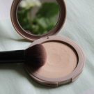 Swatch de Une fille pas Parisienne : Poudre compacte naturelle, Natorigin