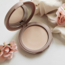 Swatch de Marichka : Poudre compacte naturelle, Natorigin